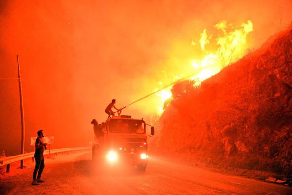 Intensas lluvias ayudan a  extinguir fuego forestal