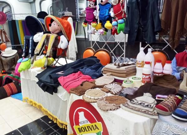 Más de 90 artesanos exponen productos hechos en Bolivia