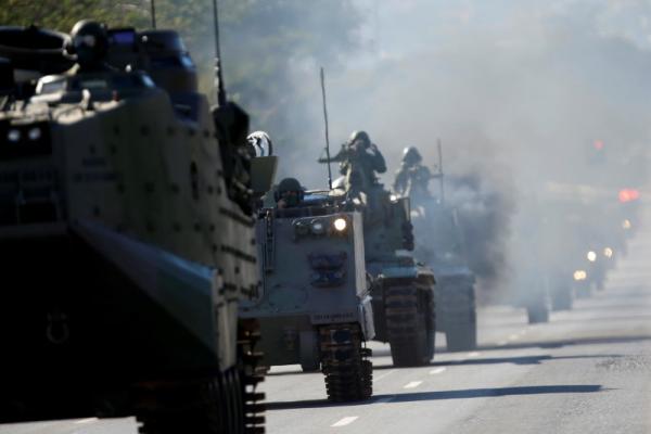 Desfile militar en Brasil  preocupa a clase política