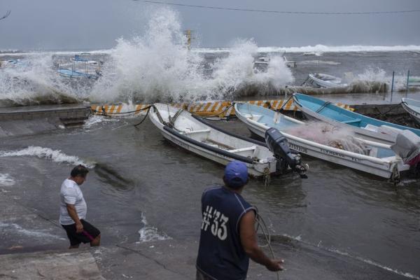 Huracán ‘Grace’ baja a categoría  1 tras tocar tierra en Veracruz