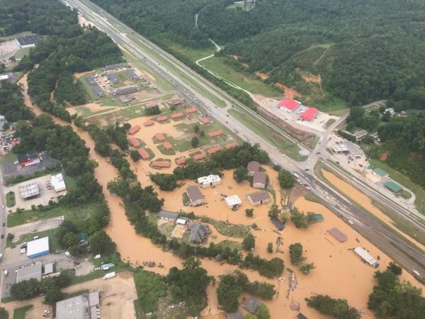 15 muertos y 30 desaparecidos  por inundación en Tennesse