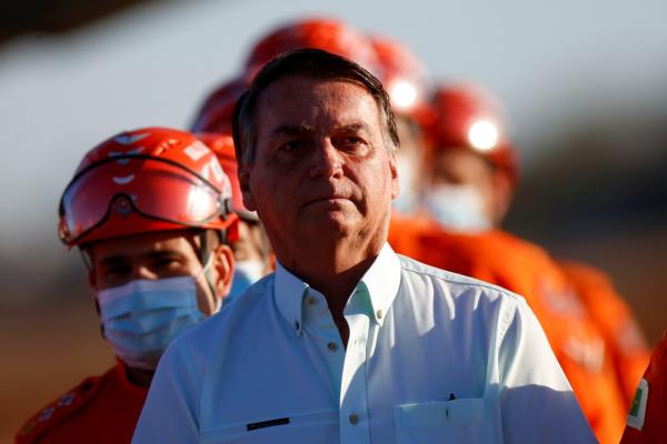 Bolsonaro quiere fijar  fin a uso de mascarillas