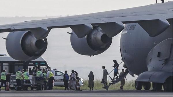 Talibanes prohíben ingreso de  afganos al aeropuerto de Kabul