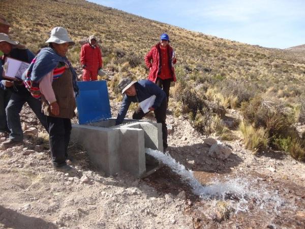 Gobernador firma convenio  para proyecto de riego