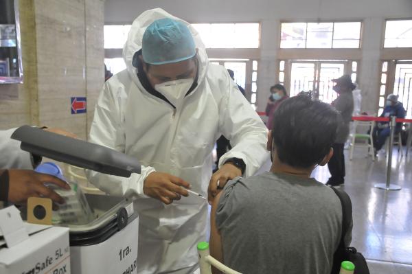 Ministerio de Salud descarta  aplicar tercera dosis anticovid