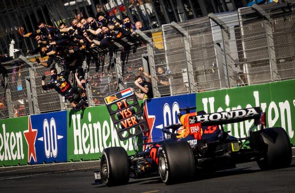 Max Verstappen reina en su casa