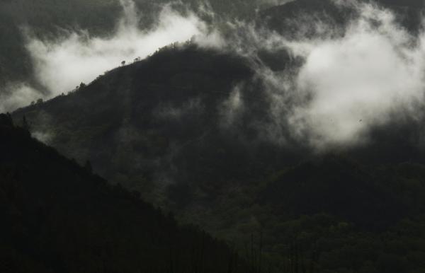 Incendios forestales obligan  a evacuar otras seis localidades