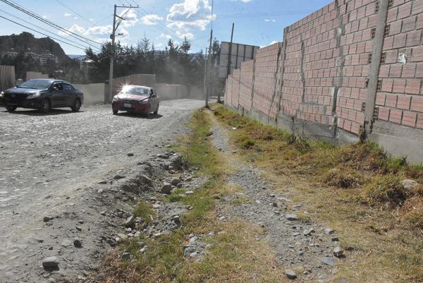 Vecinos de Lomas de Achumani exigen mantenimiento de vías