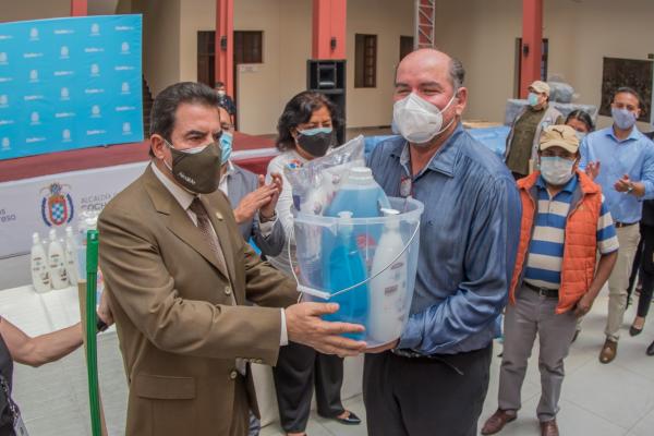 Escuelas reciben material de  bioseguridad en Cochabamba