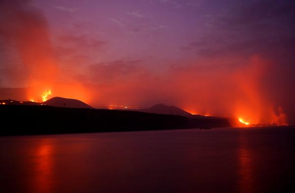 Se abre nueva boca  eruptiva en volcán