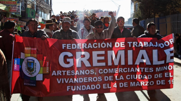 Gremiales de El Alto protestan  contra ley de ganancias ilícitas