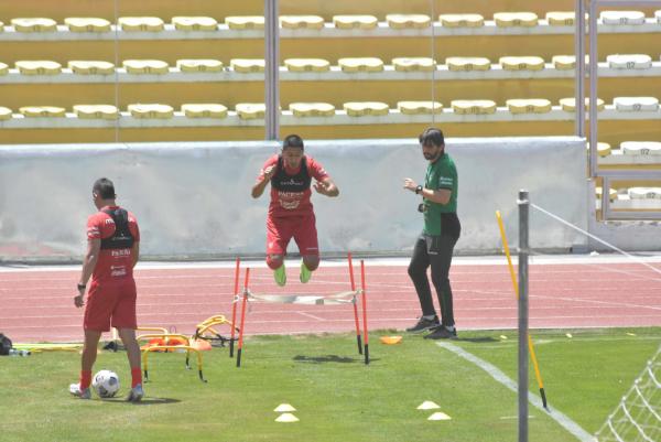 Chura es baja, se busca recuperar a Bejarano y Saavedra