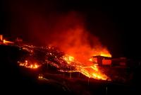 Lava sigue avanzando en La Palma