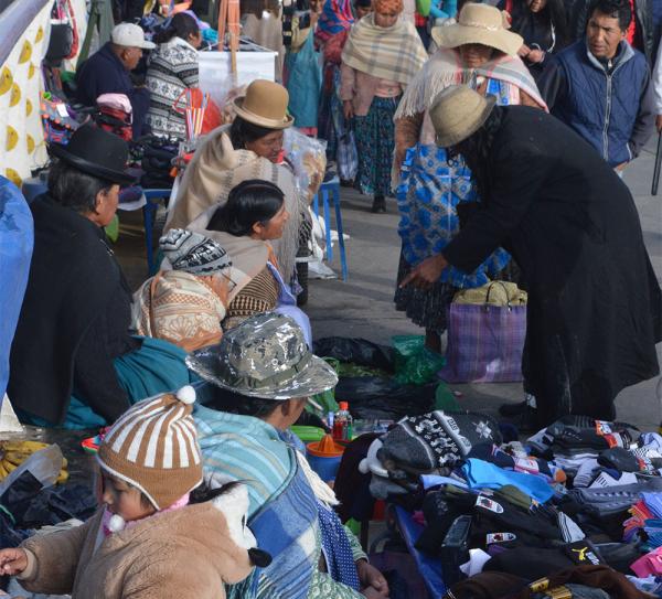 Día de la Mujer Boliviana en  medio de emergencia viral