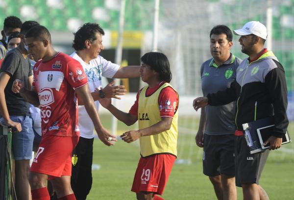 Aurora y Real Tomayapo abren el fuego en el estadio Capriles