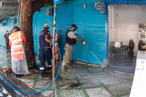 Continúan con desinfección de  mercados centrales en Cochabamba