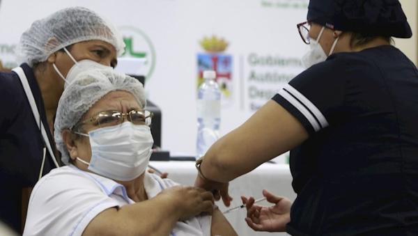 Más de 40 mil trabajadores en  salud recibirán la tercera dosis