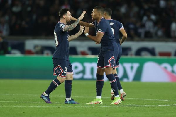 Messi salva al PSG con un doblete ante el Leipzig