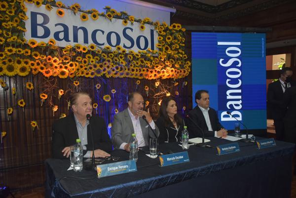 Bancos fortalecen planta ejecutiva e infraestructura