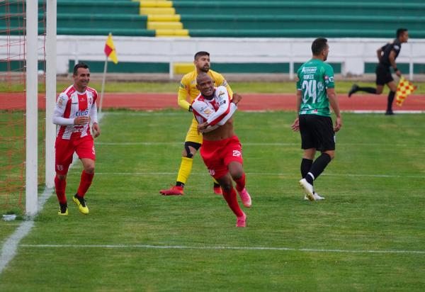 Independiente da pelea por  la corona