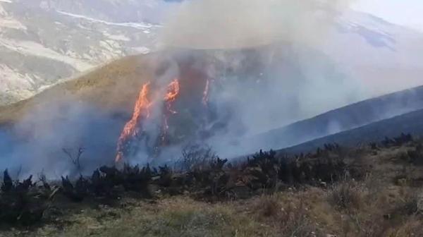 Más de 100 brigadistas buscan  sofocar incendio en Mizque