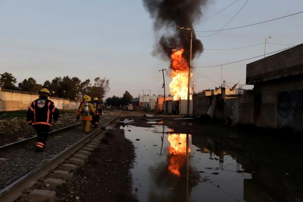 Explosiones en toma de ducto  clandestino causa 15 heridos