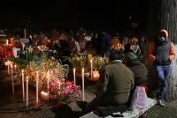 Turistas abrazan festejos del Día de Muertos en México