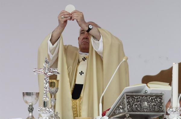 Papa pide a sacerdotes  no sentirse «perfectos»