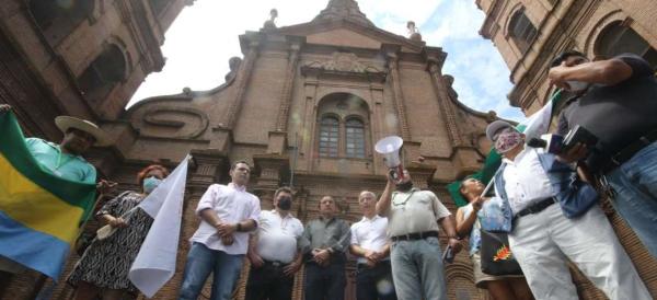 Prensa protagoniza marcha  y plantón en dos ciudades