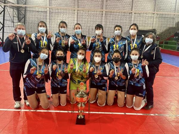 UNIVERSIDAD CATÓLICA, ARRASA CON LOS TÍTULOS EN EL VOLEY