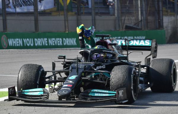 Hamilton, remontada espectacular