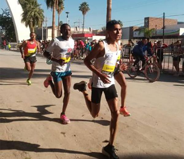 Basco rompe récord en la Maratón de México