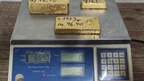 Boliviano es detenido en Chile  con lingotes y anillos de oro