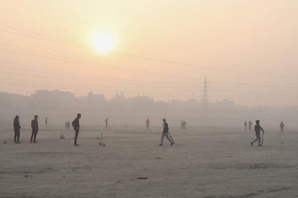 Casos de problemas respiratorias  en niños aumentan en Nueva Delhi