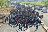 Caravana de migrantes claman  “libertad” desde el sur de México