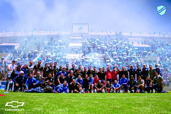 Celestes reciben el calor de su hinchada