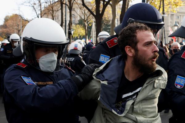 Ciudadanía se resiste a  confinamiento en Austria