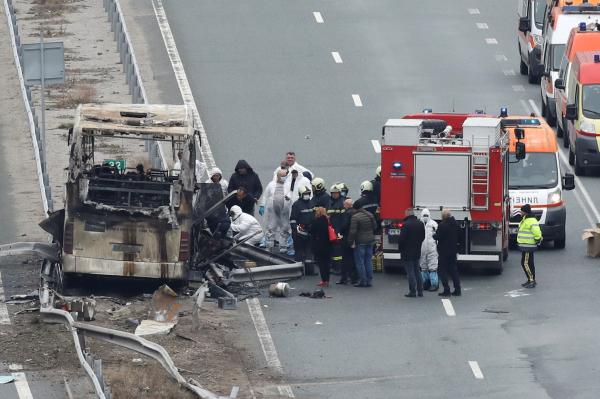 Mueren 45 personas  por estallido de autobús