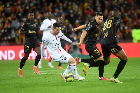 PSG empató ante el Lens pero sigue puntero