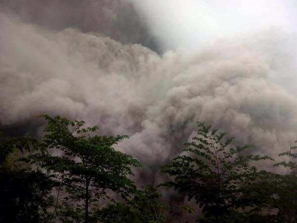 Reportan 13 fallecidos  por erupción de Volcán