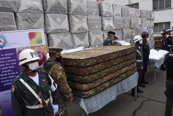 Soldados y marineros de las FF.AA. reciben equipamiento