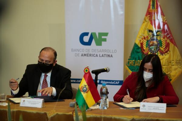 Suscriben contratos por $us 76 millones para construcción y conclusión de carreteras