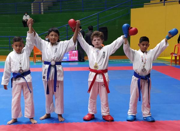 Cochabamba libra batalla con Chuquisaca y gana Nacional de karate