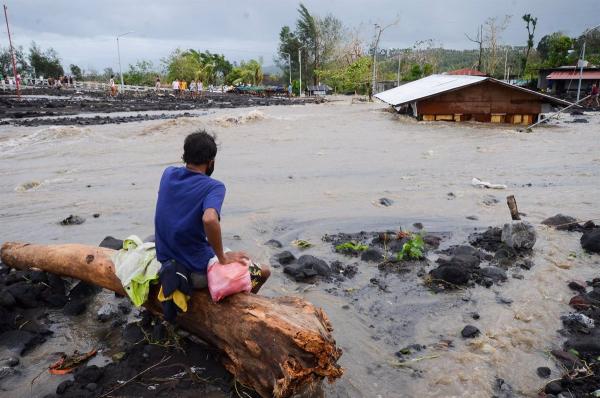 Confirman 31 muertos y más  de 300.000 los desplazados por tifón