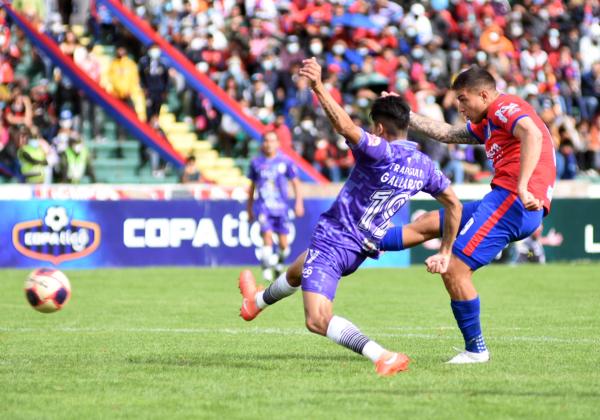 La “U” gana, celebra y vuelve a primera división