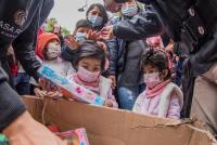 Niños reciben regalos y son  agasajados por Navidad