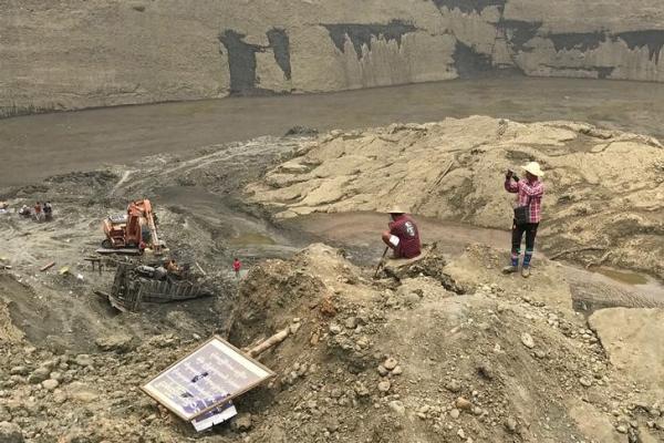 Birmania reporta decenas de muertos  en por deslizamiento de tierras