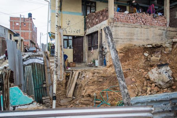 Buscan albergue para afectados por  deslizamiento en Alto Cochabamba