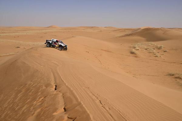 Al Attiyah gana sin querer en la cuarta etapa