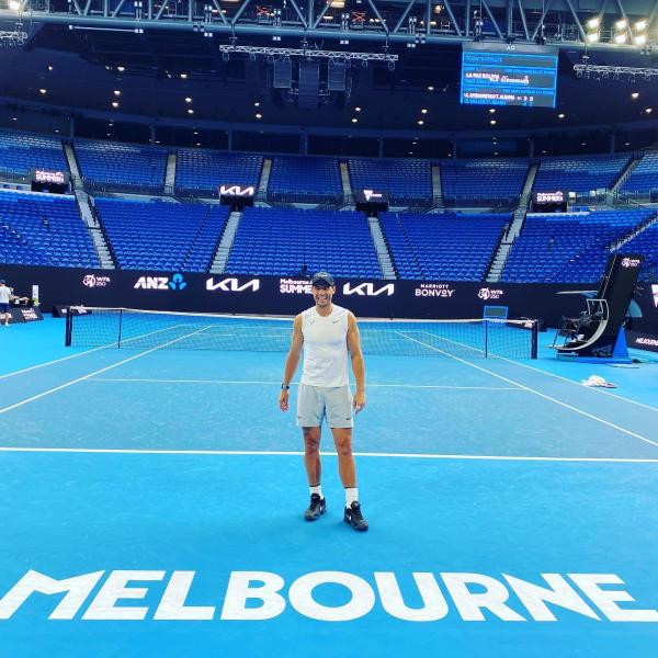 Nadal se dedica a jugar al tenis